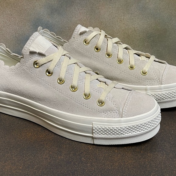 Converse Chuck Taylor All Star Frilly Scallop Platform Women's Sneaker Size 10M - Picture 9 of 14